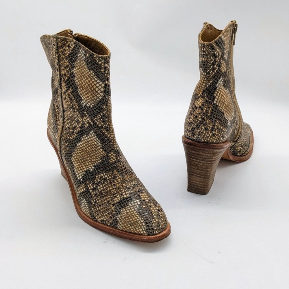 Free People Tan Barclay Boot Snake Embossed
Block Heel Size 37